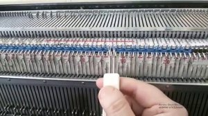 Резинка 3 на 3 через 2 иглы. Машинное вязание.