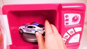 Играем и учим цвета с Машинками, мячиками и микроволновкой Мультики про машинки