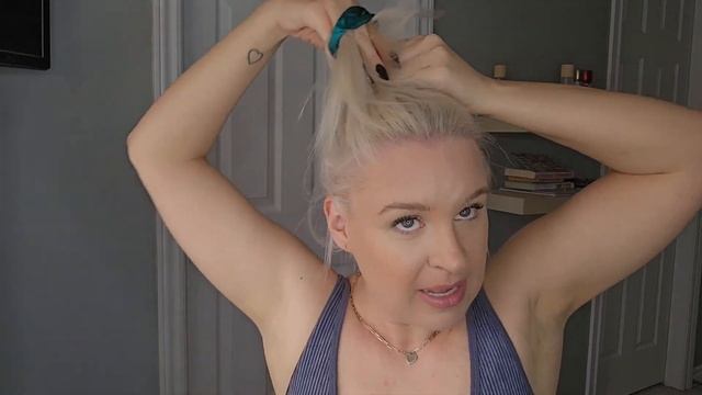 The ULTIMATE messy bun tutorial смотреть онлайн