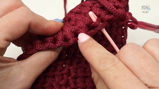 TUTORIAL BORSA ADELIA ALL'UNCINETTO - PUNTO MAGLIA ALLUNGATO/DIAGONALE | EASY CROCHET BAG 🌻Momì's🌻 смотреть онлайн