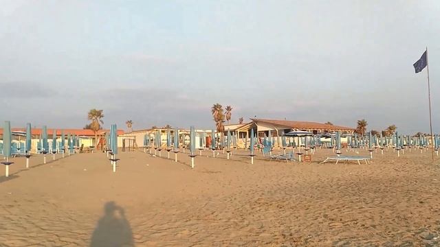 Отдых на пляже в Италии - Тирренское море, побережье от Гаеты Gaeta до Баколи Bacoli