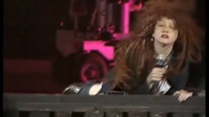 Another Brick In The Wall - Roger Waters & Cyndi Lauper - Berlin 1990 - The Wall - Live