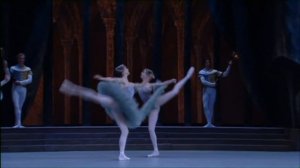 Bolshoi Ballet in cinema | Raymonda - La Romanesca (act I)