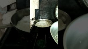 Прокаливание сковородок солью...