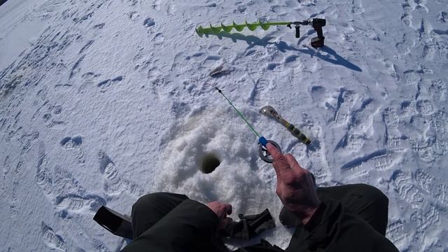 ?Поймай ерша! Последний лед на Рыбинке! ?Ставлю жерлицы на налима. Рыбинка FOREVER! смотреть онлайн