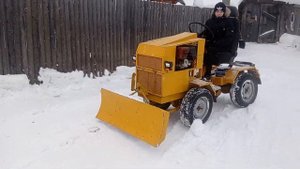 Чистим снег на минитракторе!!!