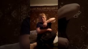 Как дать таблетку кошке и не быть при этом покалеченым..
