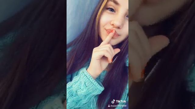 Примеряют лабутены