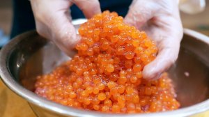 Японская еда: креветка-богомол, угорь, бритвенные моллюски морепродукты.