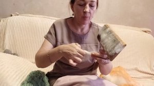 Обработка овечьей шерсти. Прочесывание ручным чеками.