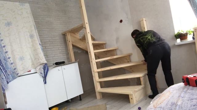 Лестница на 180 градусов с забежными ступенями. смотреть онлайн