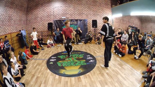 juniors top16 bboy Рони vs Monster - брейкданс чемпионат TurtleFreeze Battle смотреть онлайн