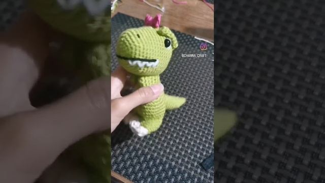 Dinosaurio tejido a crochet