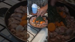 Куриные сердечки с лапшой