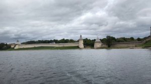 Псков. По реке Великая. Завеличье. Запсковье