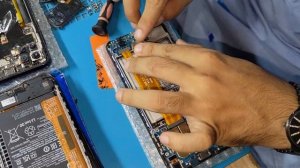 Замена экрана Samsung Galaxy Cracked Screen Restoration - LCD Screen Replacement