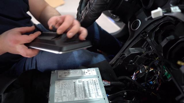 HOW TO: BKM Multimediasystem beim Mercedes W205 nachrüsten! Endlich Spotify, Youtube, Navi und mehr смотреть онлайн