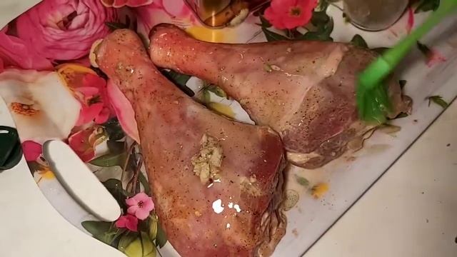 Голени индейки.Приготовленные в домашних условиях просто быстро и вкусно. смотреть онлайн