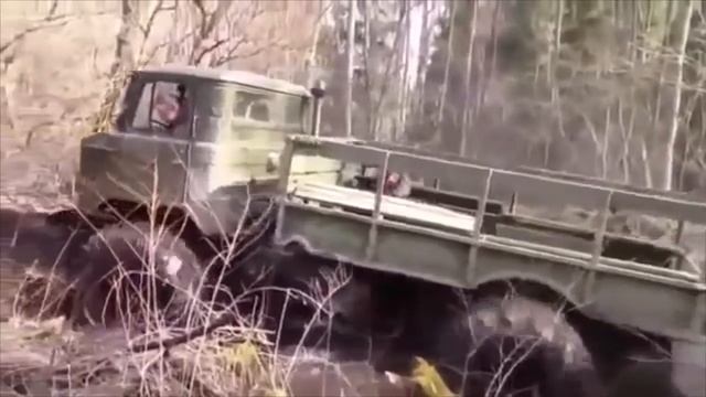 Грузовики по бездорожью Серьезные ситуации в грязи