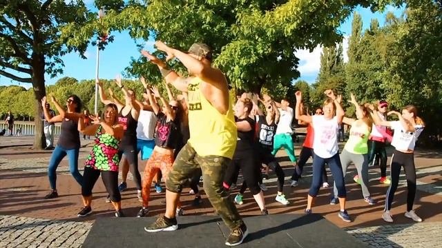 Zumba Salsa Soca - Oscar D Leon Feat. Mola// A. Sulu смотреть онлайн