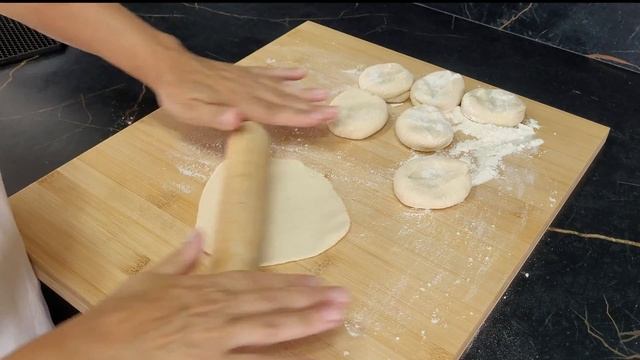 ЧЕБУРЕКИ СОЧНЫЕ И ХРУСТЯЩИЕ / ВОТ КАК НУЖНО готовить тесто на чебуреки!