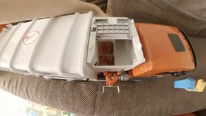 Игрушка мусоровоз BRUDER MAN с боковой загрузкой. Обзор возможностей.