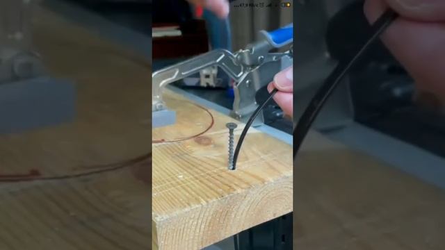 Стяжка вместо дюбеля, чтобы закрутить шуруп! #short #lifehack #дюбель #стройка смотреть онлайн