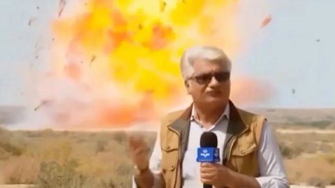 Репортер из Ирана проигнорировал взрыв за его спиной во время прямого эфира