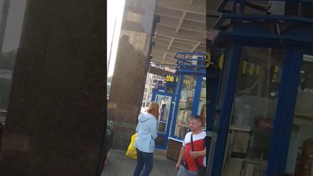 Девушка курит на улице смотреть онлайн