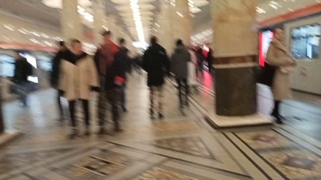 Переход между станциями Киевская Кольцевой линии, и голубой линии.