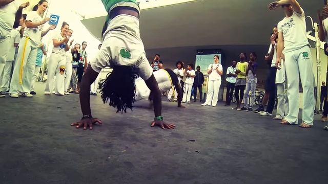 Roda du Professeur Nuno à Joinville le pont capoeira sul da bahia Juin 2014 смотреть онлайн