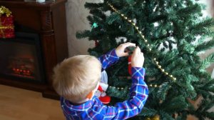 Tim and Essy Decorating CHRISTMAS Tree! Christmas songs for kids