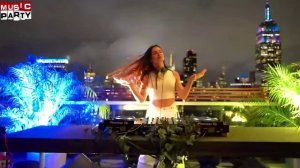 Где-то в никуда, в Нью-Йорке.