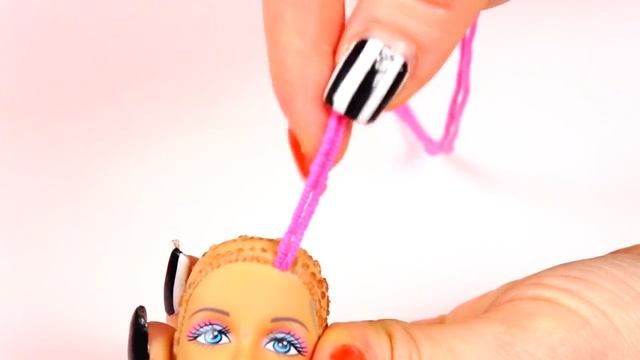 Как сделать НОВЫЕ ВОЛОСЫ для КУКЛЫ ИЗ НИТОК ? КАК покрасить ВОЛОСЫ БАРБИ в розовый цвет смотреть онлайн