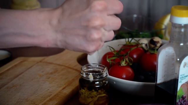 Готовим салат Нисуаз / Nicoise (с тунцом и картофелем) смотреть онлайн