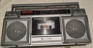 Кассетный магнитофон Sanyo M-9703L стерео винтаж - ретро -произведён в Сингапуре-80-Х