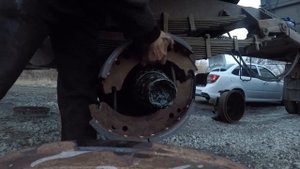 Новые колодки и поменял 2 ступицы  на прицепе