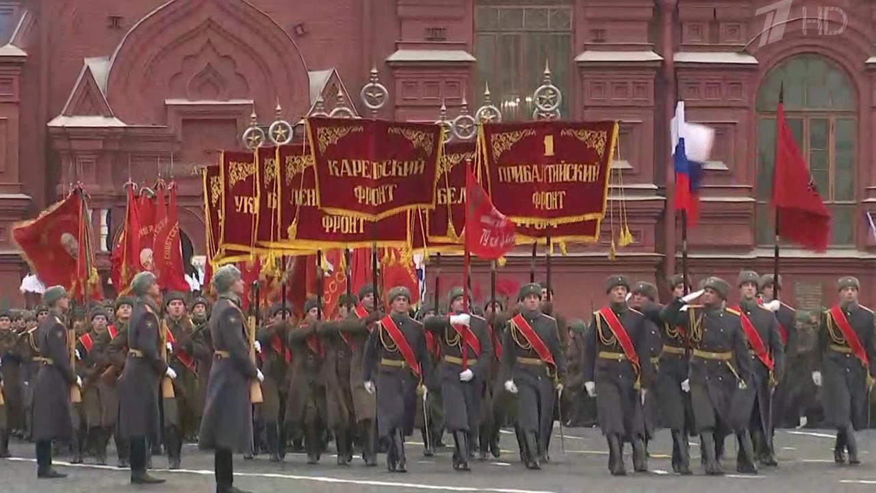 На Красной площади прошла генеральная репетиция марша в честь легендарного парада 1941 года
