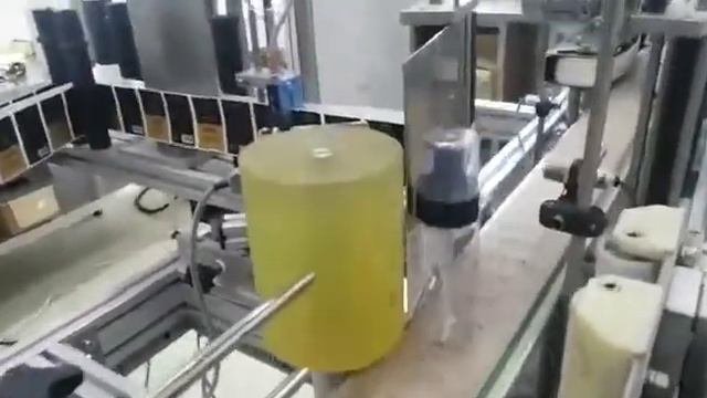 Нанесение двух самоклеящихся этикеток с одного рулона на круглую тару Этикетировочный автомат ЭМ5
