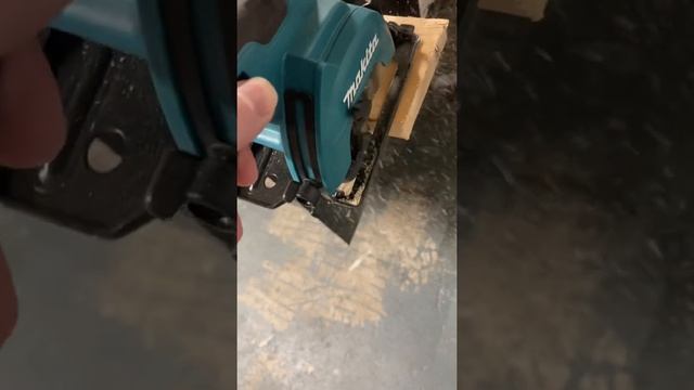 Makita CXT SH02 12v Circular Saw in action! Ultimatetoolreviews.com