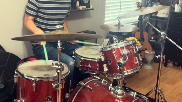 Surf Curse - Freaks (drum tutorial) смотреть онлайн