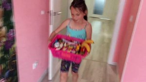 Вика остается одна дома / Vika stays alone at home