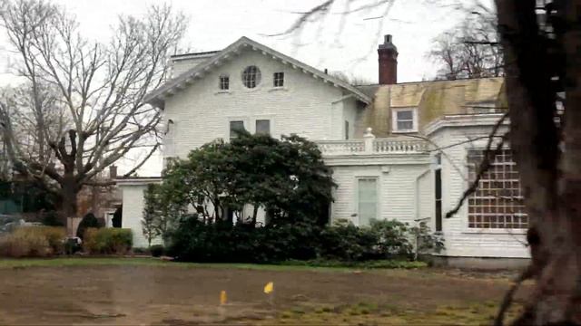 Я ПРИЕХАЛА В НЬЮПОРТ • смотреть онлайн