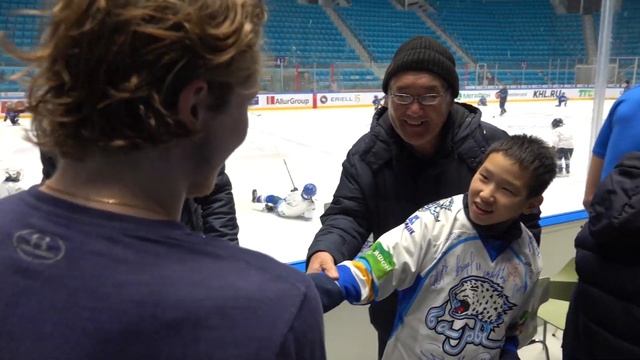 Дети "Солнечного мира" на тренировке "Барыса" смотреть онлайн
