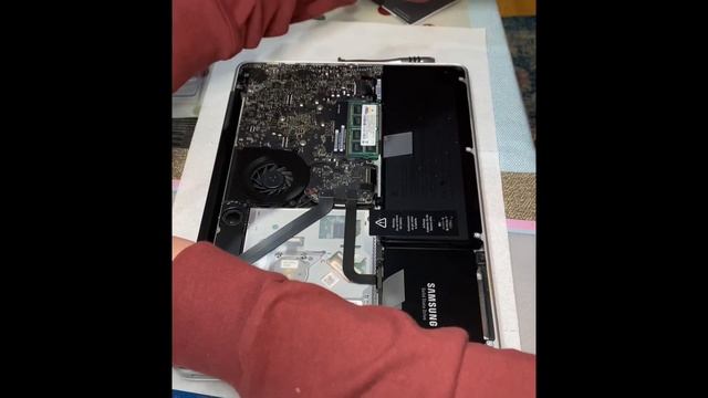 Upgrading MacBook Pro 2011 and updating it to the latest version of macOS смотреть онлайн