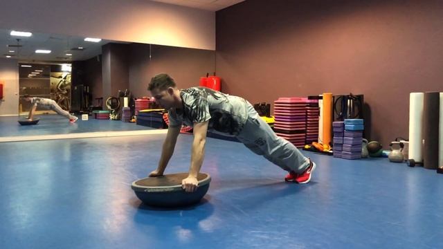 ТРЕНИРОВКА ДЛЯ СНОУБОРДИСТОВ В ЗАЛЕ/УПРАЖНЕНИЯ НА BOSU #тренировкасноубордиста #босу смотреть онлайн