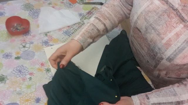 Как зашить глубокое декольте на вечернем платье?