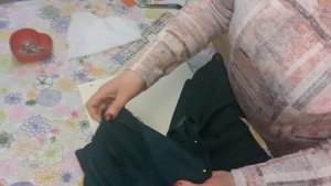 Как зашить глубокое декольте на вечернем платье?