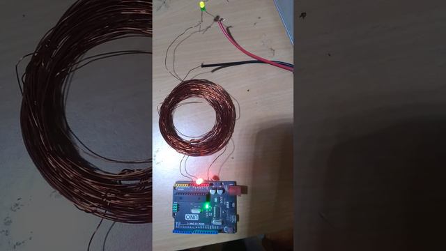 Arduino UNO Microcontroller powered by induced voltage from pickup coil - Suresh Norman