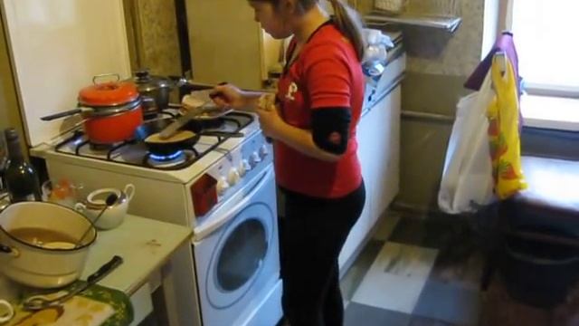 Как надо печь блины.AVI смотреть онлайн